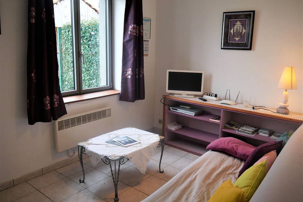 Gemütliches Ferienhaus im Loiretal: Privater Garten, moderne Ausstattung, inkl. Bettwäsche und Strom in Guilly, Loire-Tal
