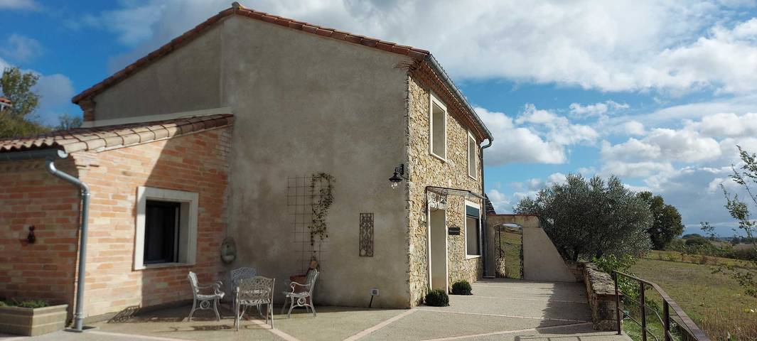Gîte pour 6 personnes, avec Terrasse ainsi que Jardin et Piscine dans le Tarn - 3