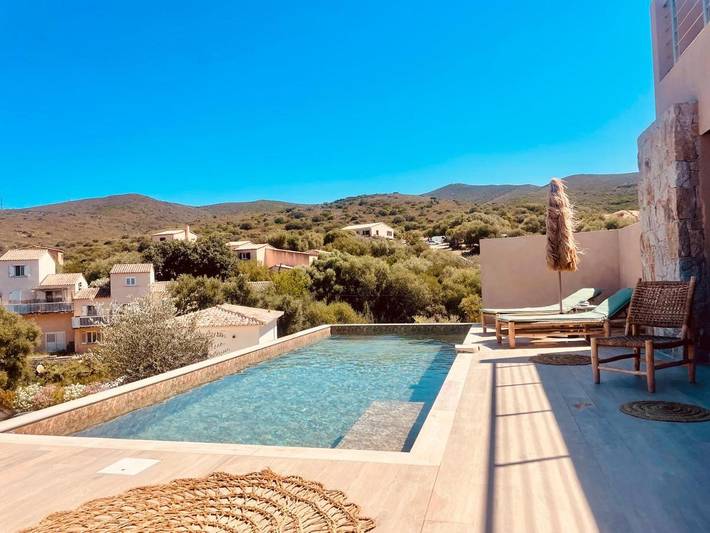 Location de vacances pour 6 personnes, avec vue ainsi que piscine et jardin à Palasca - 4