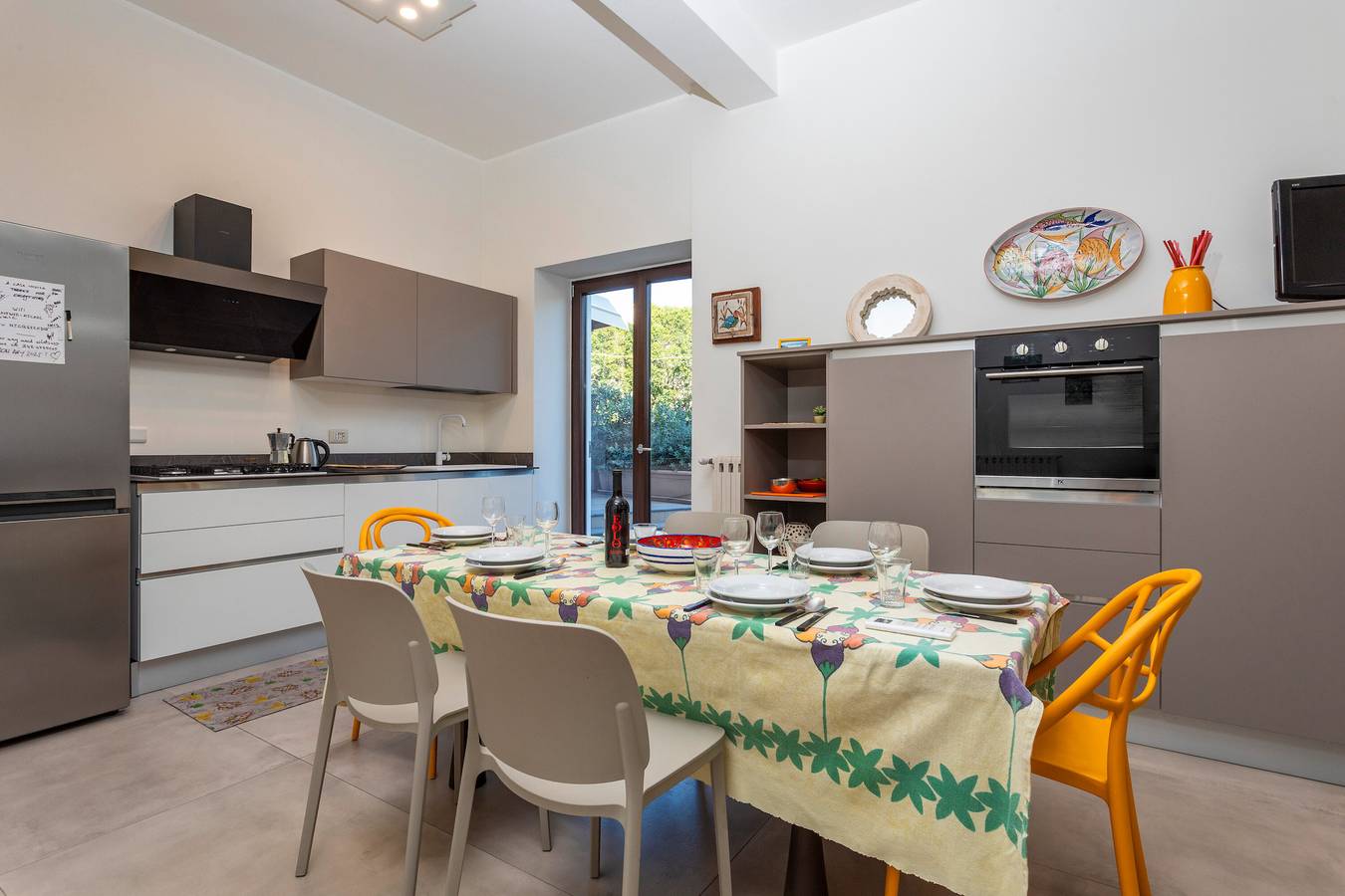 Apartamento entero, Apartamento vacacional 'A Casa Nostra' con terraza, jardín compartido y Wi-Fi in Catania, Provincia de Catania