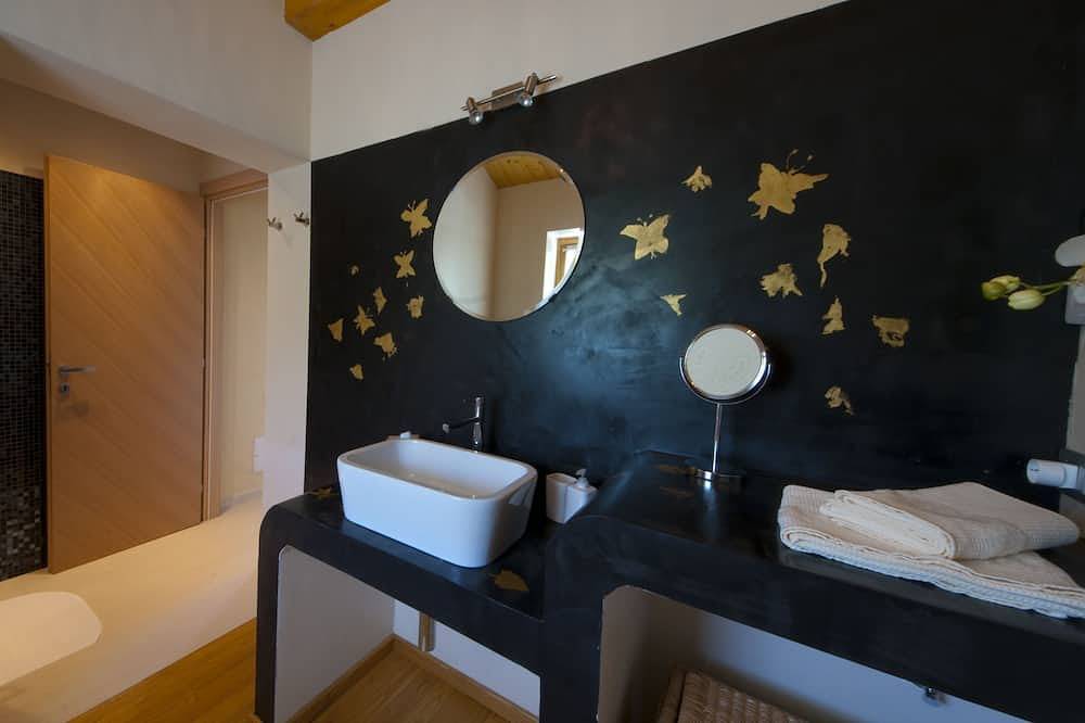 Ganze Wohnung, Ferienwohnung - La Morrawohnung in einer Wohnanlage in La Morra, Langhe