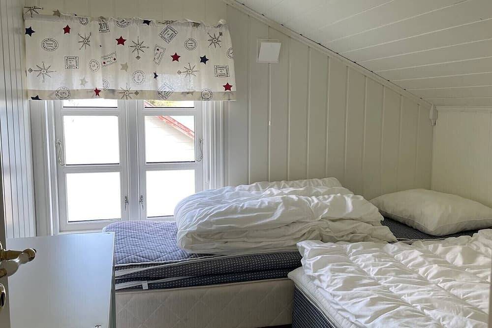 Nordlandshus ved havet på Reine, Lofoten in Moskenes