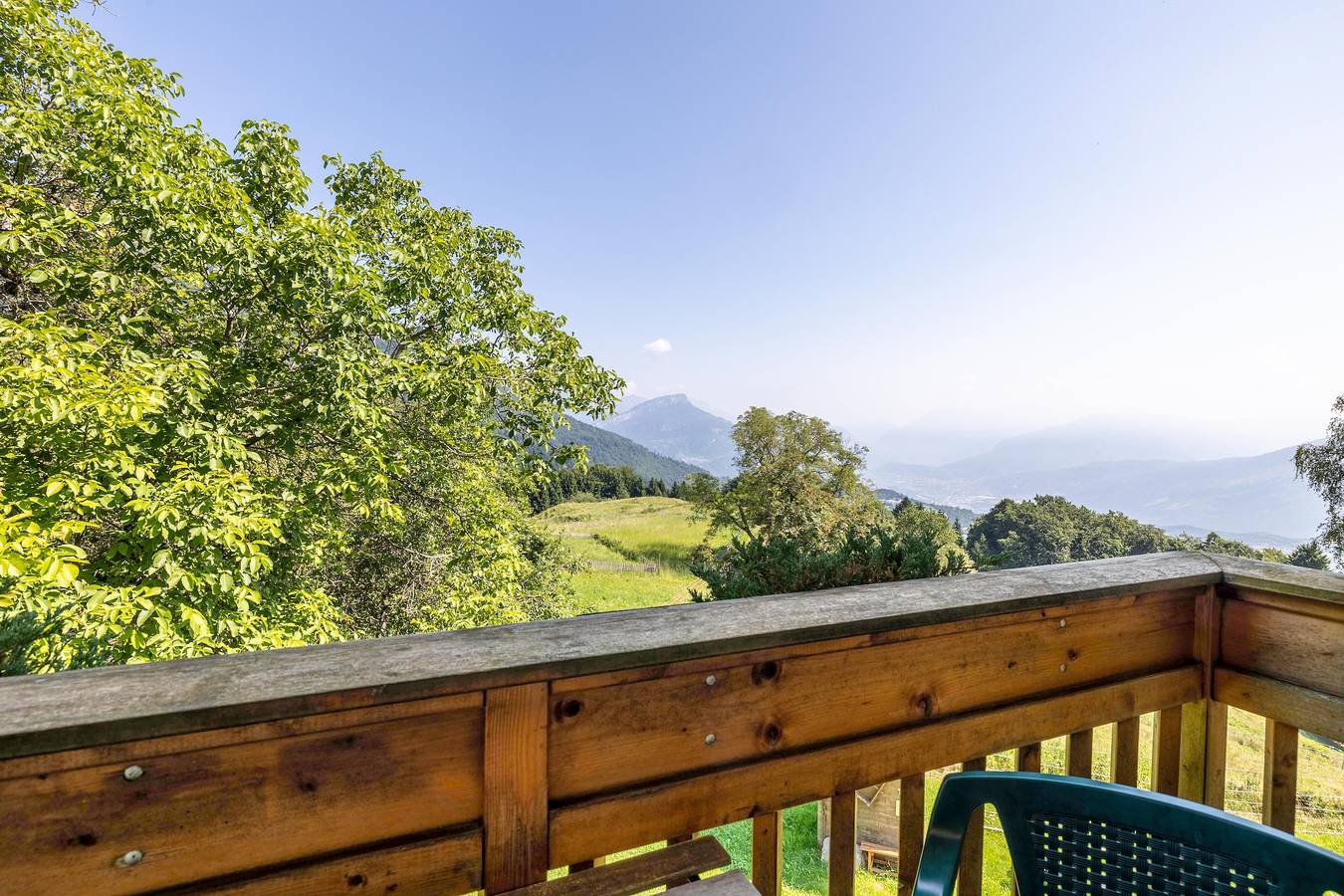 Ganze Wohnung, Ferienwohnung 'Monte Stivo' mit Bergblick, Gemeinschaftsterrasse und Wlan in Brentonico, Gardasee-Berge