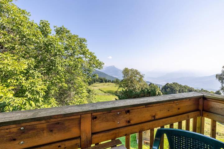 Ganze Wohnung, Ferienwohnung 'Monte Stivo' mit Bergblick, Gemeinschaftsterrasse und Wlan in Brentonico, Gardasee-Berge