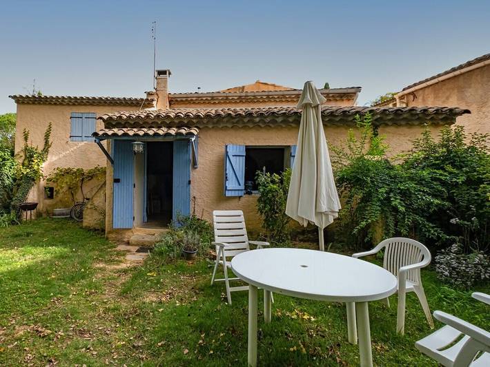 Casa de vacaciones en Goult con barbacoa. in Gargas, Parque natural regional del Luberon