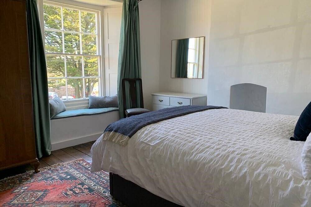 Lovely Cottage beside Bude Canal & Surfing Beaches in Bude, Cornwall