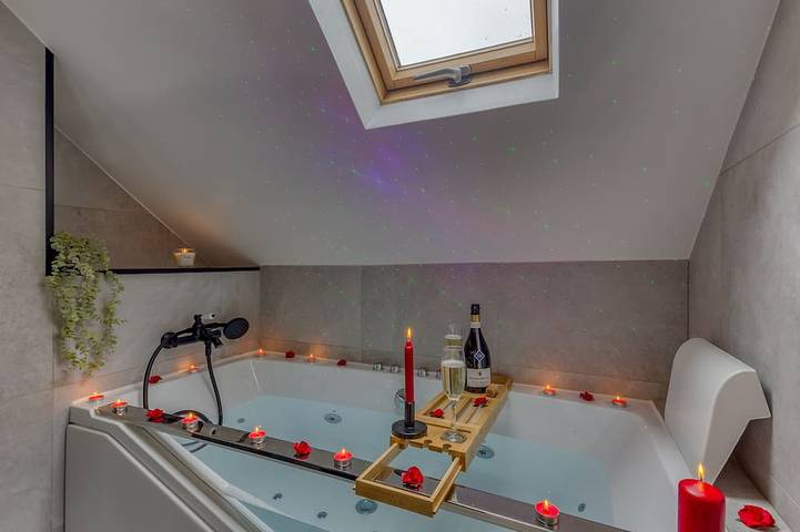 Entire apartment, Romantique Love Room /15mn Fontainebleau in Montereau-Fault-Yonne, Seine-et-Marne