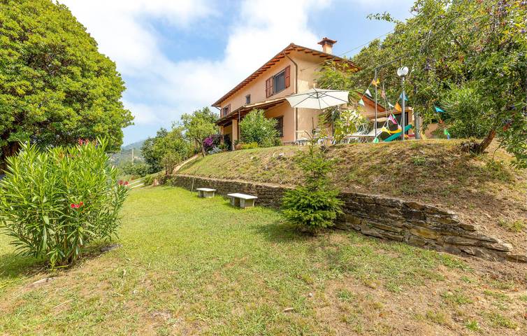Ferienhaus für 9 Personen, mit Terrasse und Garten - 1