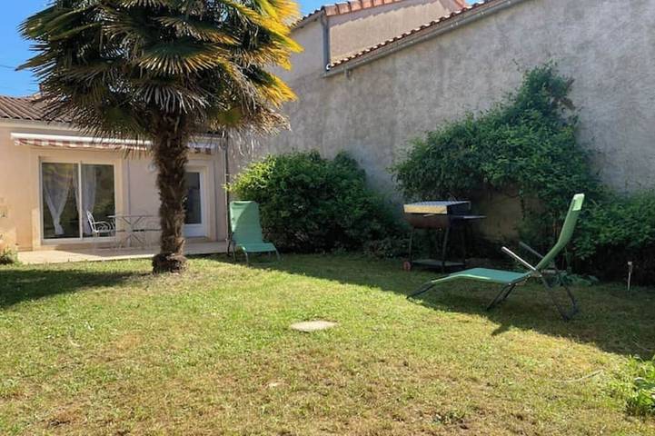 Gîte pour 4 personnes, avec jardin et terrasse dans Missé