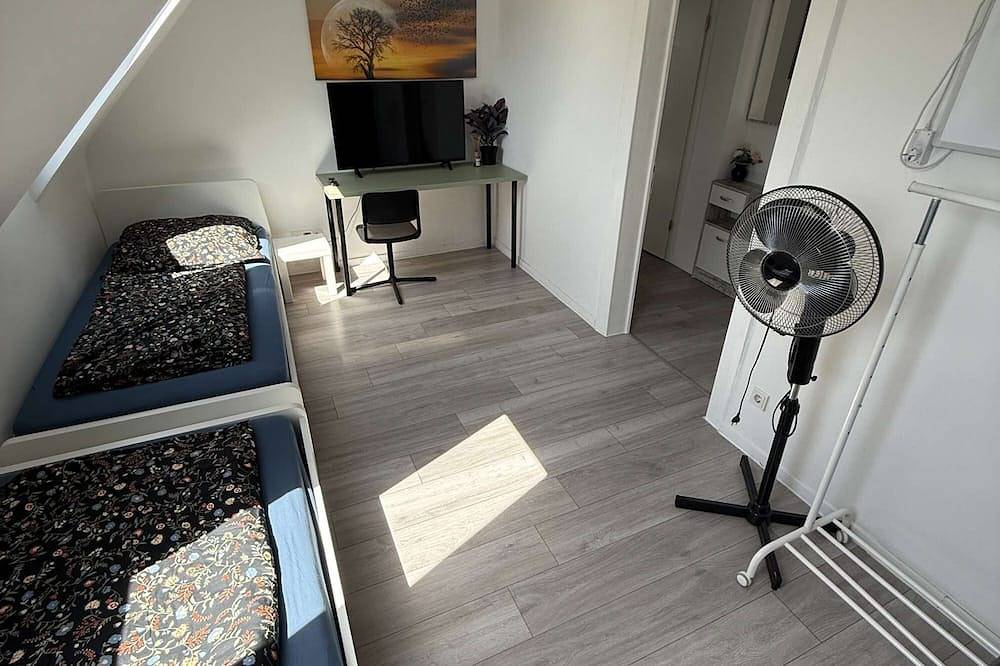 Ganze Wohnung, Zentral gelegenes Apartment am Bunter Garten in Mönchengladbach in Mönchengladbach, Niederrhein