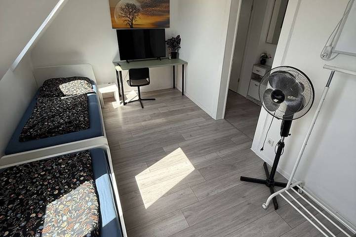 Ganze Wohnung, Zentral gelegenes Apartment am Bunter Garten in Mönchengladbach in Mönchengladbach, Niederrhein