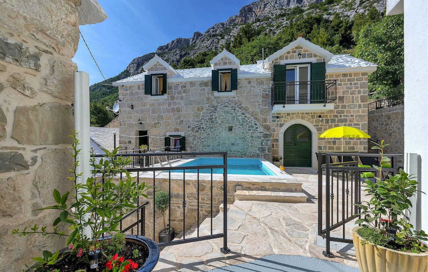 Feriehus for 7 personer med terrasse in Baska Voda, Makarska Riviera
