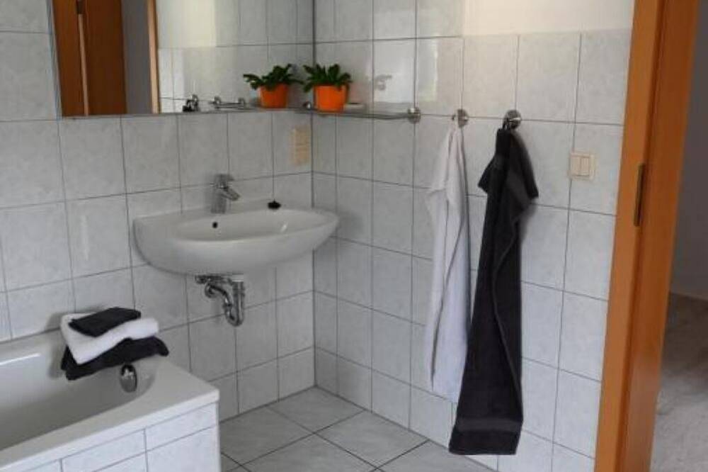 Ganze Wohnung, Ferienwohnung am Saaleknie 80qm mit Gartenidylle in Rudolstadt in Rudolstadt, Saaleland