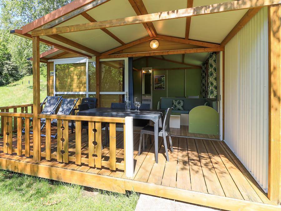 Camping Lac de Saint-Point Lamartine - Chalet 4 personen - Chalet Standard 28m² - 2 Zimmer - überdachte Terrasse in Mouthe-Lac et Mont d’Or, Doubs