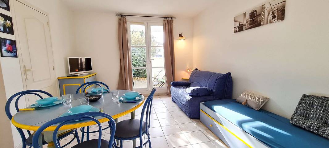 Appartement de vacances entier, Appartement avec cour, piscine commune et parking in La Couarde-sur-Mer, Île de Ré