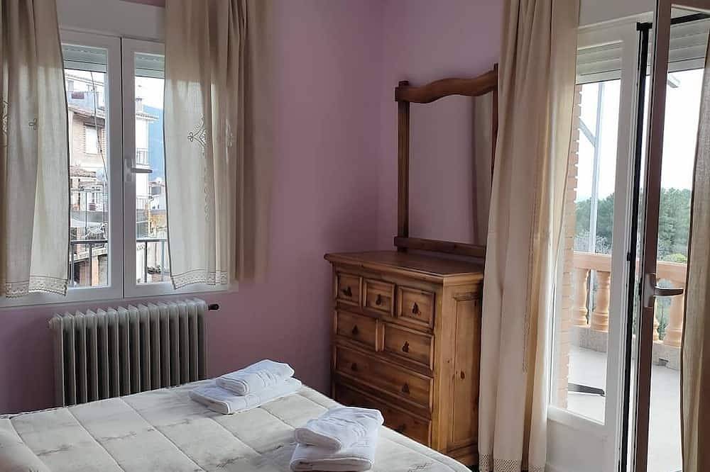 Casa Rubén Darío, located in the Sierra de Gredos (suitable for pets) in Villarejo del Valle, Valle del Tiétar