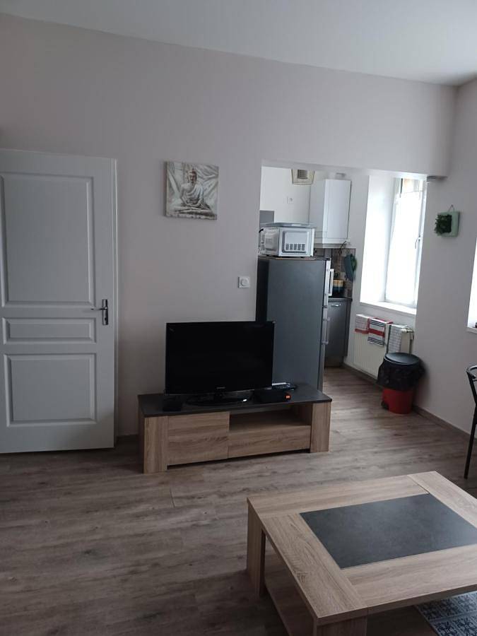 Appartement entier, One-Bedroom Apartment in Luxeuil-les-Bains, Haute-Saône