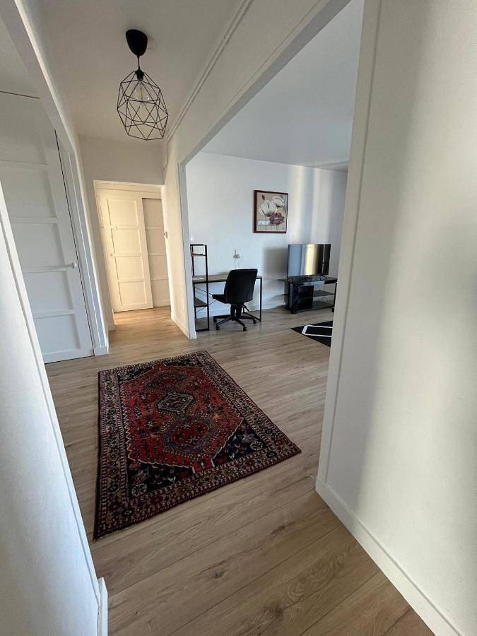 Gîte pour 6 personnes, avec piscine ainsi que jardin et vue à Cébazat - 4