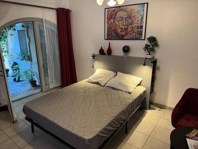 Appartement entier, Apartment with Garden View in Beaucaire, Région de Nîmes