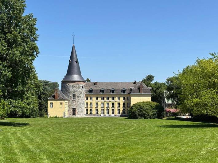 Location de vacances pour 10 personnes, avec Terrasse ainsi que Jardin et Vue à Bellignies