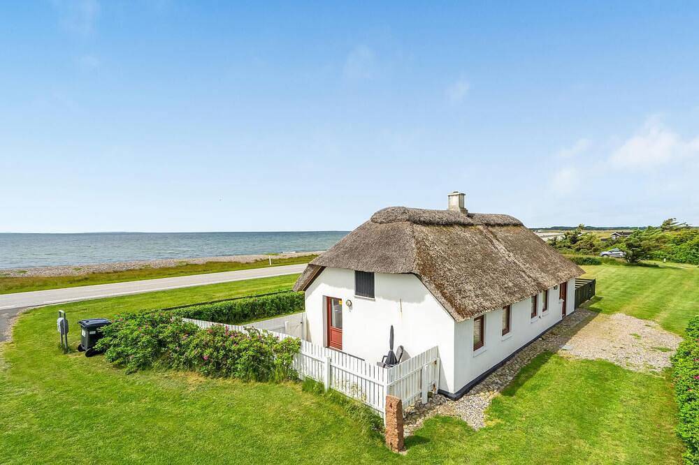 Gorgeous home in Thyholm with kitchen in Thyholm, Limfjorden i Vestjylland