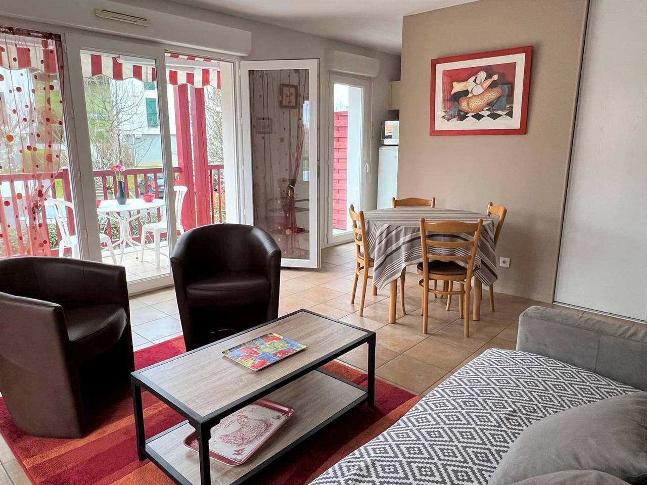 Entire apartment, Charming T2 Apartment for 3 in Quiet Area, Close to City Center, with Wifi and Private Parking in Cambo-les-Bains, Bayonne region