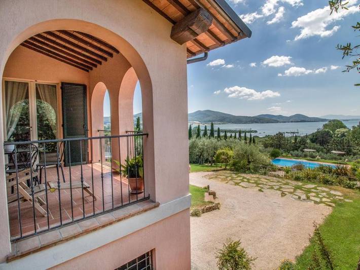 Villa per 4 persone, con piscina e balcone nonché idromassaggio in Magione
