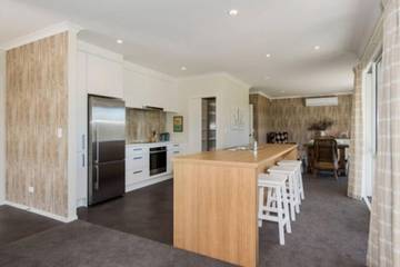 Holiday Home for 8 People in Taupo, Taupo District, Photo 2