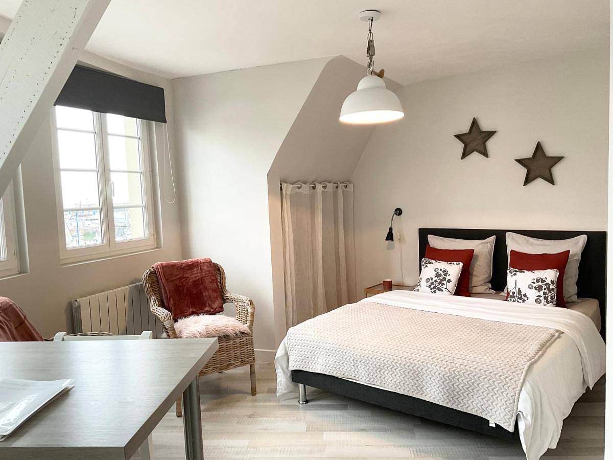 Appartement entier, One-Bedroom Apartment in Port-en-Bessin-Huppain, Région de Bayeux