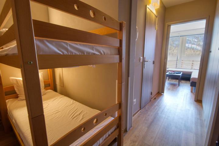 Gîte pour 6 personnes, avec piscine et sauna à Isola - 4