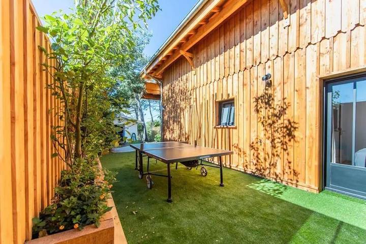 Location de vacances pour 8 personnes, avec piscine ainsi que terrasse et vue dans Plage Du Truc Vert Cap Ferret - 3