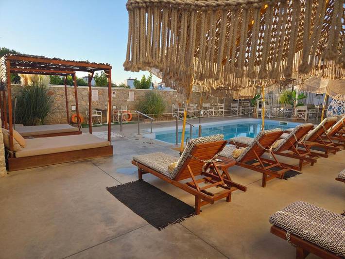 Aparthotel para 2 personas, con jacuzzi además de piscina y jardín, Familias con niños - 1
