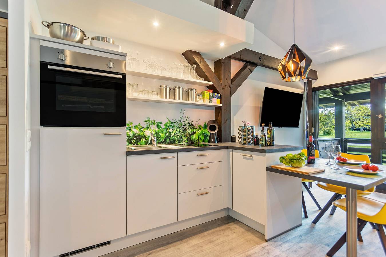 Entire apartment, Boutique Apartment near Lake Chiemsee with Mountain Views & Balcony in Siegsdorf, Bavarian Alps