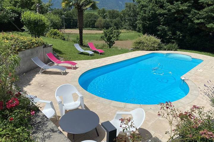 Gîte pour 4 personnes, avec Terrasse à Châteauneuf (Savoie)