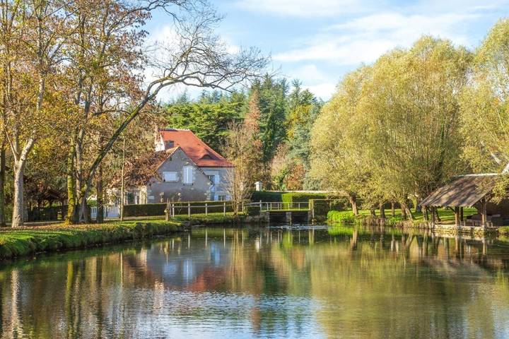 Location de vacances pour 2 personnes, avec Terrasse et Jardin ainsi que Vue sur le lac et Vue à Monteaux