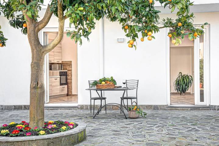 Rustico per 6 persone, con Balcone e Terrazza nonché Giardino in Napoli e dintorni