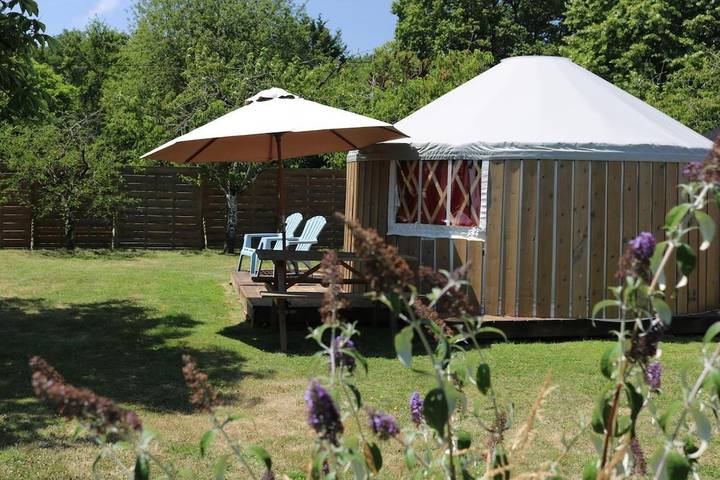 Tente pour 3 personnes, avec Jacuzzi et Terrasse ainsi que Jardin et Vue dans Indre - 2