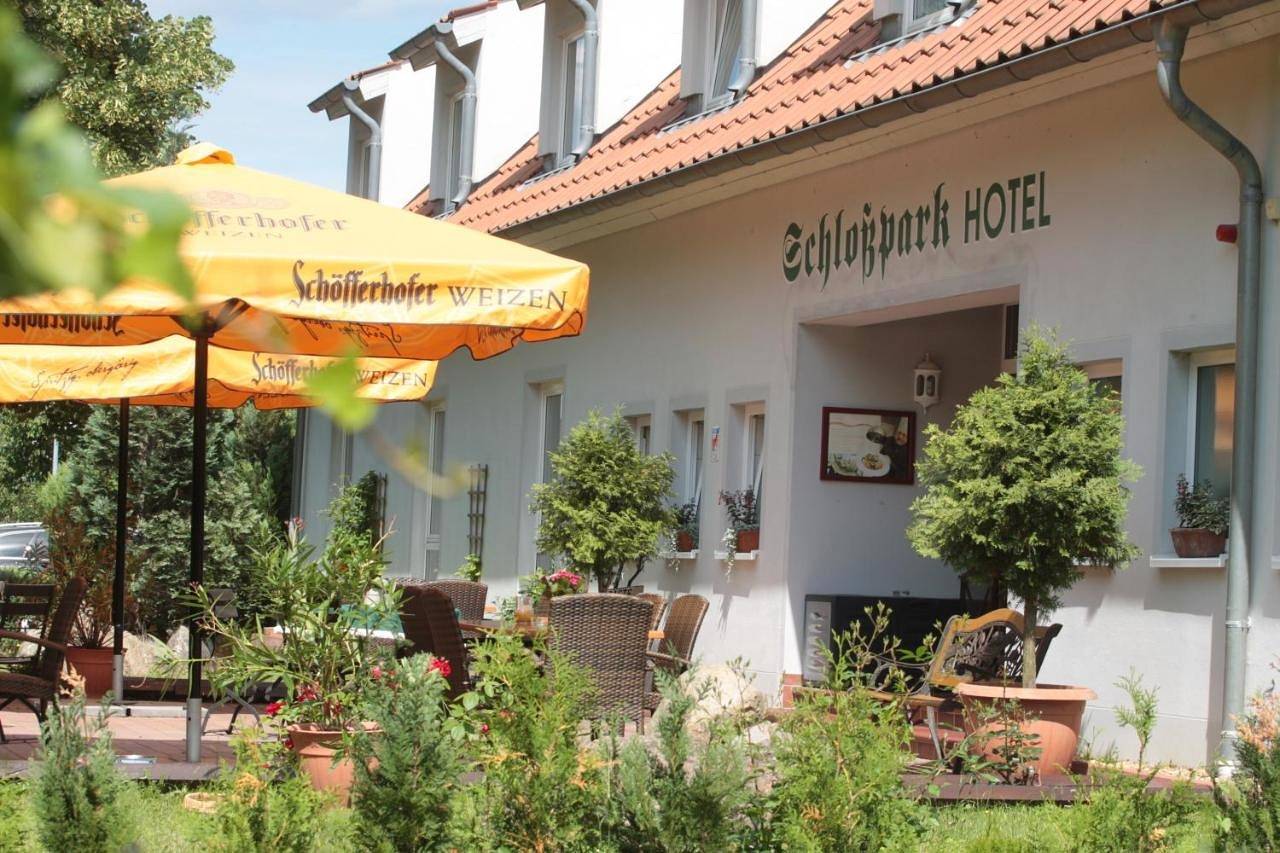 Schlossparkhotel Sallgast in Sallgast, Naturpark niederlausitzer heidelandschaft (Brandenburg)