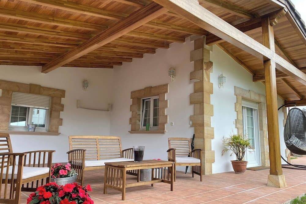 C02A01 Acogedora casa vacacional in Los Corrales de Buelna, Costa de Cantabria
