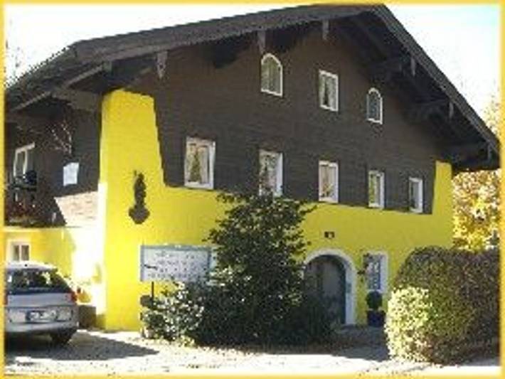Ferienwohnung für 3 Personen, mit Terrasse und Seeblick sowie Garten und Pool, mit Haustier am Wolfgangsee - 2