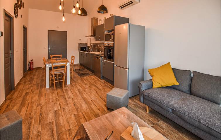 Gîte pour 4 personnes, avec jardin ainsi que terrasse et piscine à Avignon - 4