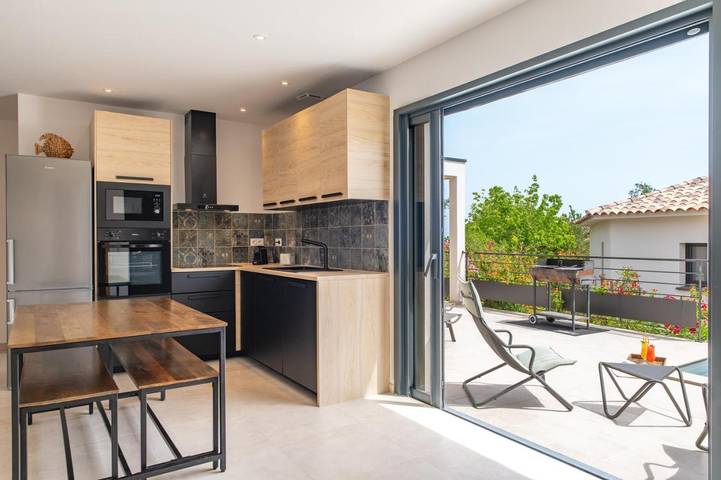 Location de vacances pour 6 personnes, avec piscine et jardin dans Favone - 2