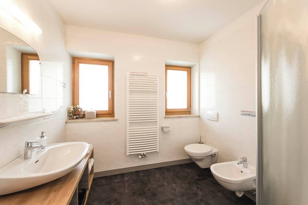 Ganze Wohnung, Die Ferienwohnung Dorfblick mit Südbalkon in Rodeneck, Dolomiti Superski