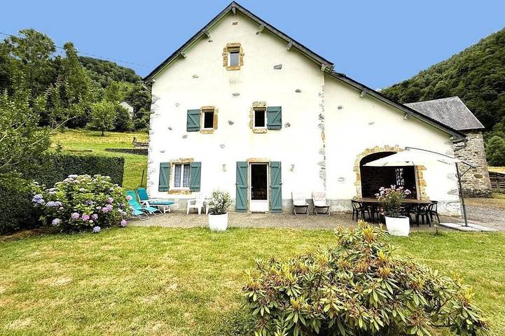 Gîte pour 8 personnes, avec jardin dans vallée d'Aspe