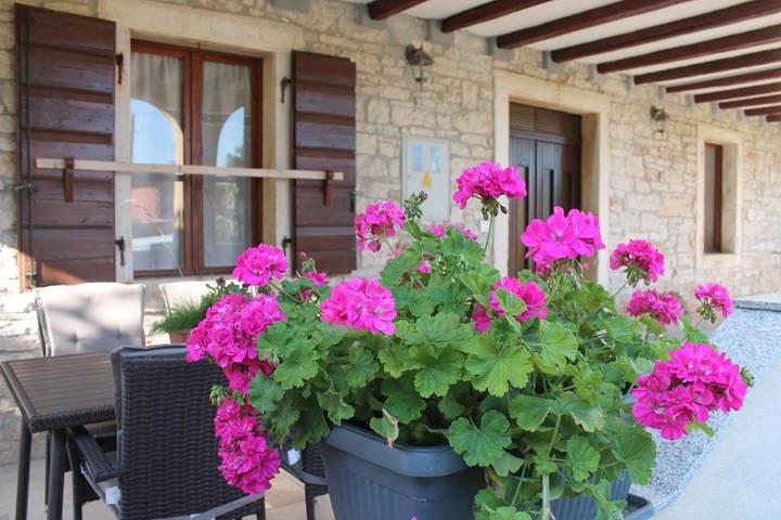 Maison d’hôte pour 3 personnes, avec Balcon et Terrasse ainsi que Jardin et Vue à Bale (Croatie)