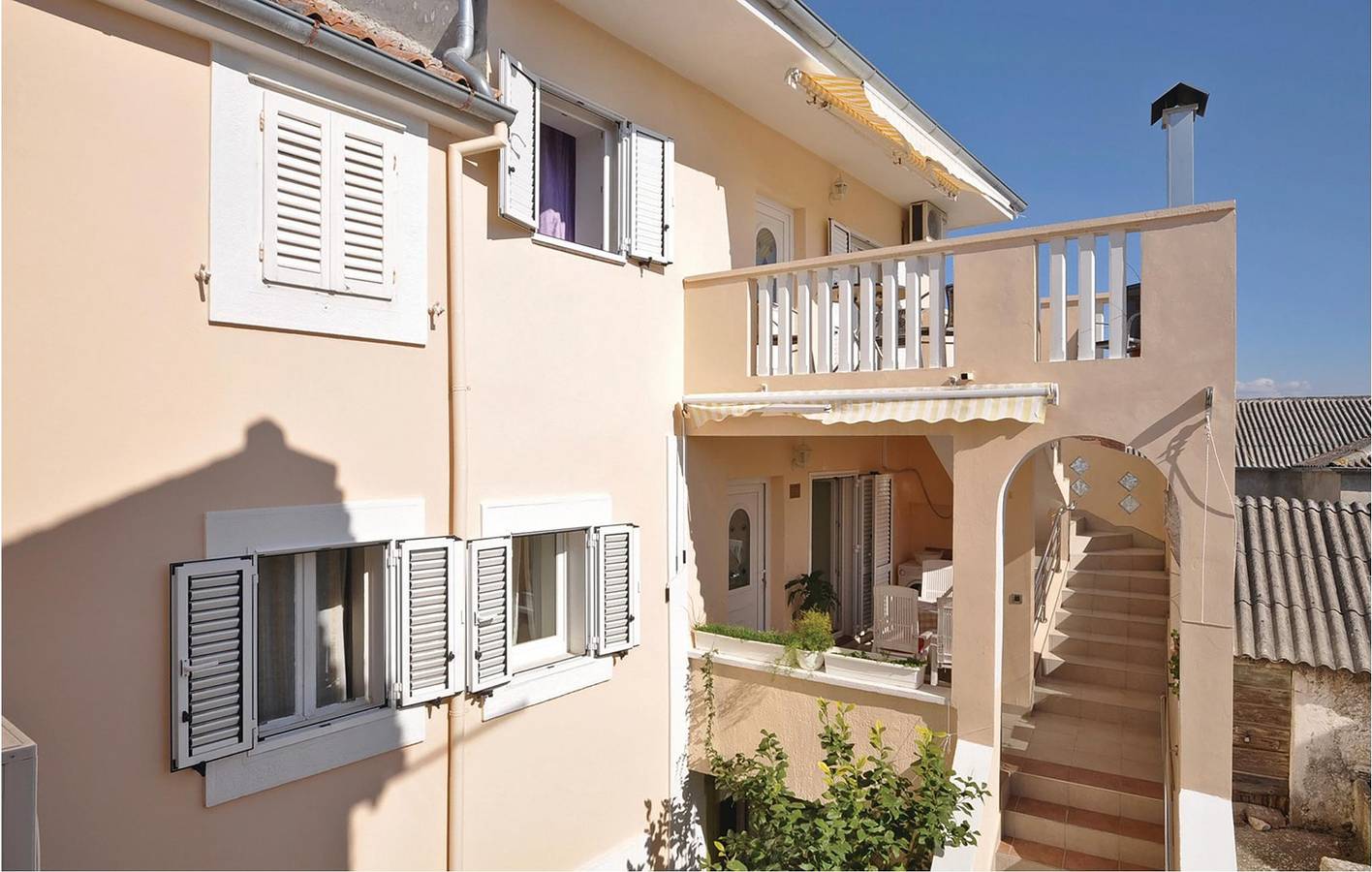 Ganze Ferienwohnung, Gemütliche 1-Zimmer-Wohnung mit Terrasse – 600 m vom Strand entfernt in Novigradsko More, Zadar