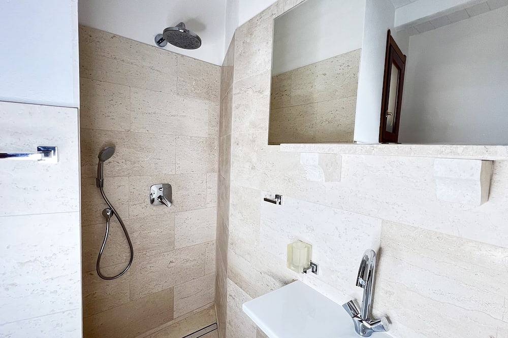 Townhouse Premium: Vista Mare, Terrazza e Centro Storico in Flumini, Posada