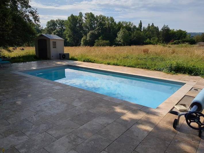 Gîte pour 4 personnes, avec jardin ainsi que piscine et bassin pour enfant à Cublac