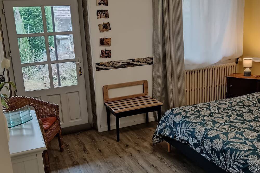 Chambre d'hôte la Chanée avec terrasse couverte in Saint-Germain-du-Bois, Région de Louhans