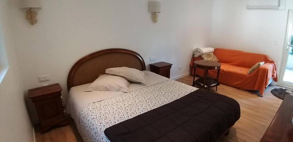 Chambre d’hôte pour 2 personnes, avec Terrasse ainsi que Jardin et Vue à Parigné-l'Évêque